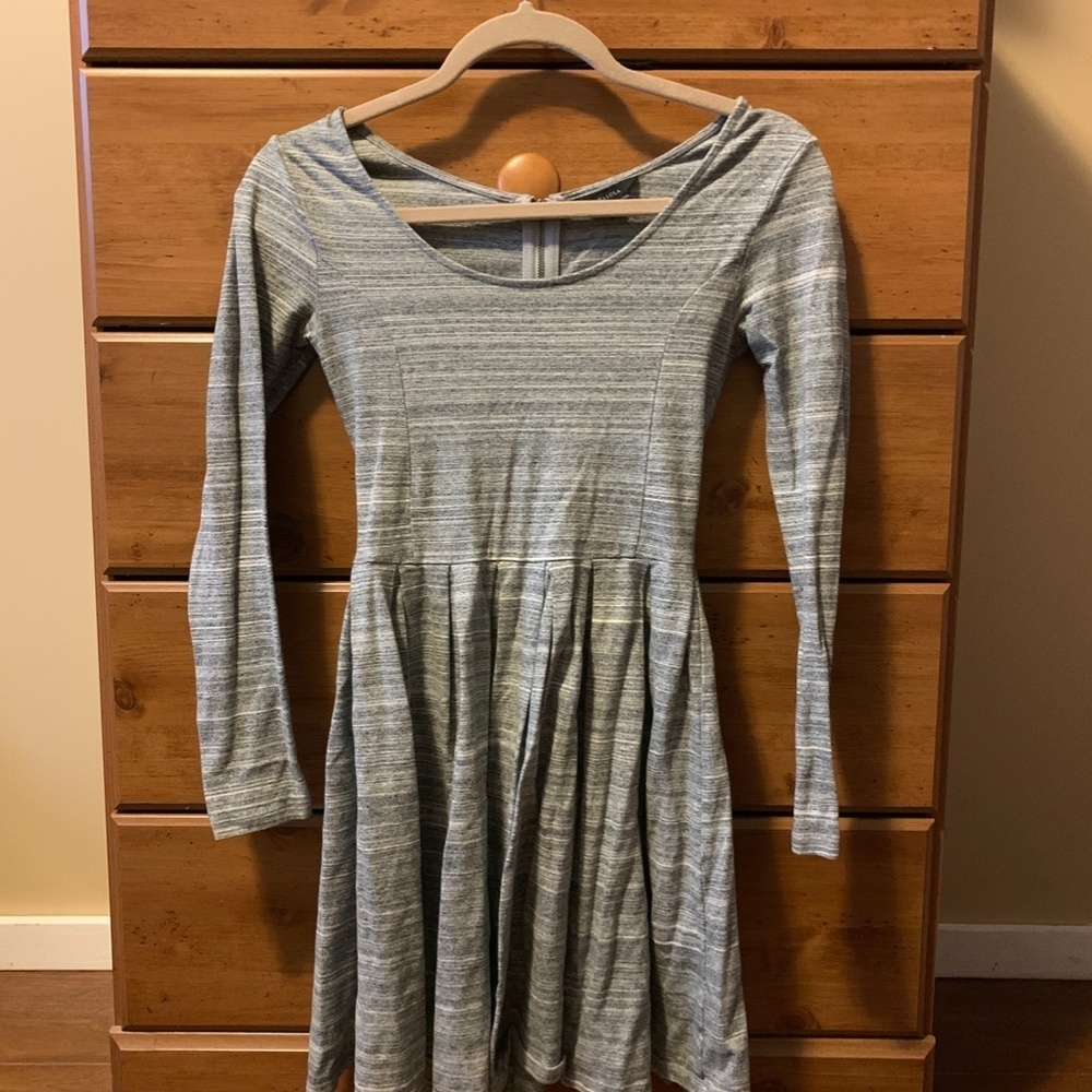 Aritzia Grey Long Sleeve Dress HOST PICK - Picture 2 of 3